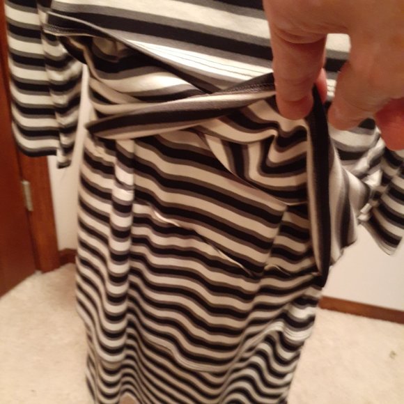 Attention T Shirt Layered Horizontal Striped Dress - Figure flattering SZ Large - Picture 6 of 8